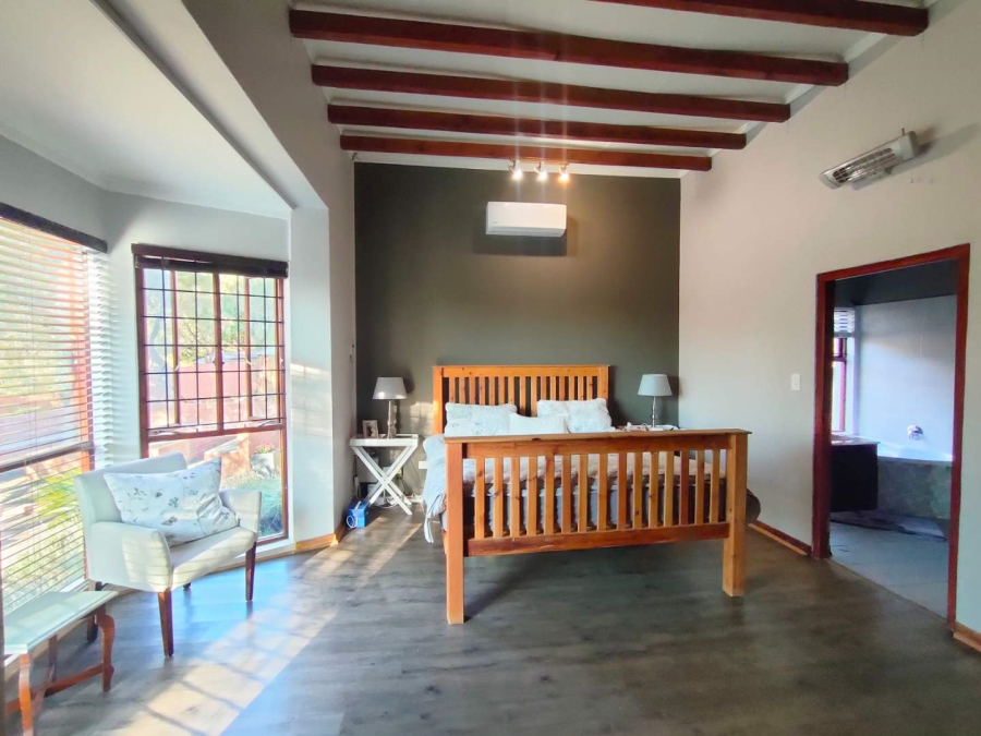 4 Bedroom Property for Sale in Langenhovenpark Free State